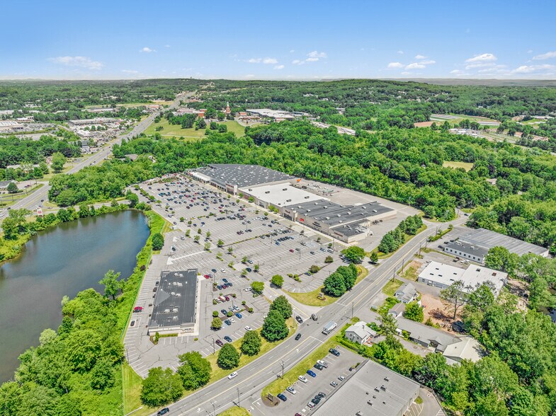 More Photos Of 225-273 Wilbur Cross Hwy, Berlin Unknown For Lease