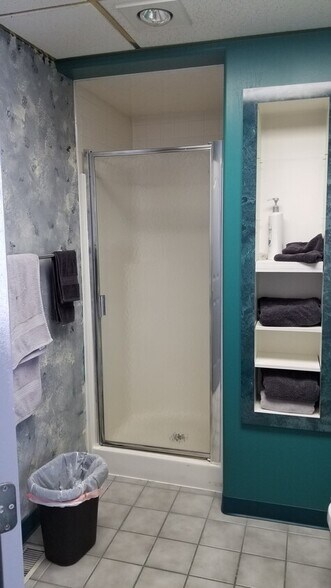 More Photos Of 12541 Minuteman Dr, Draper Auto Repair For Sale