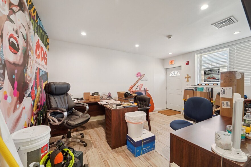 More Photos Of 593-595 New York Ave, Lyndhurst Light Manufacturing For Lease