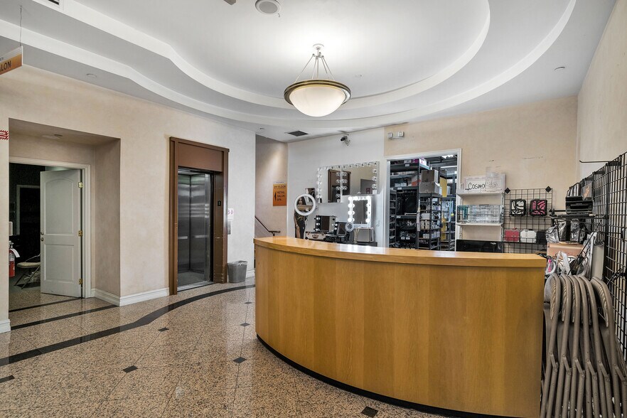 More Photos Of 12640 Riverside Dr, Valley Village Storefront Retail Office For Sale