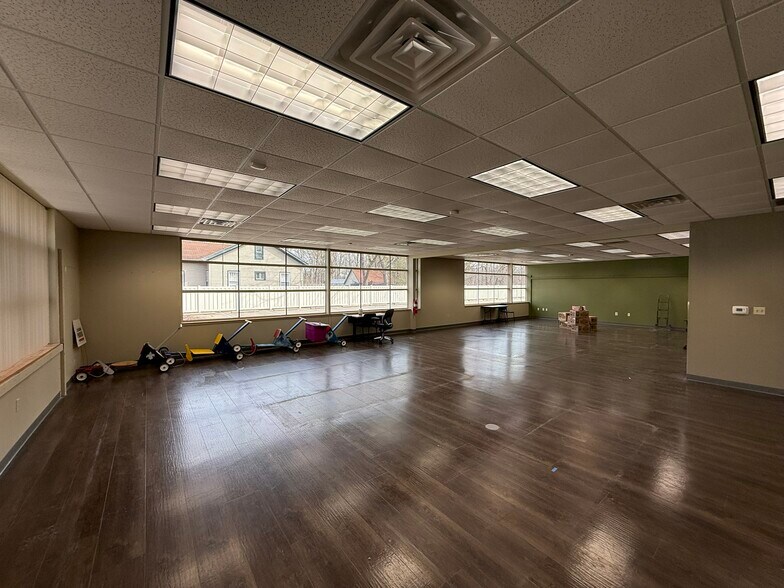 More Photos Of 3497 S 9th St, Kalamazoo Office For Lease
