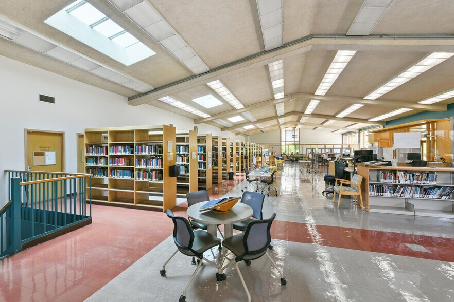 More Photos Of 3500 Mountain Blvd, Oakland Schools For Lease