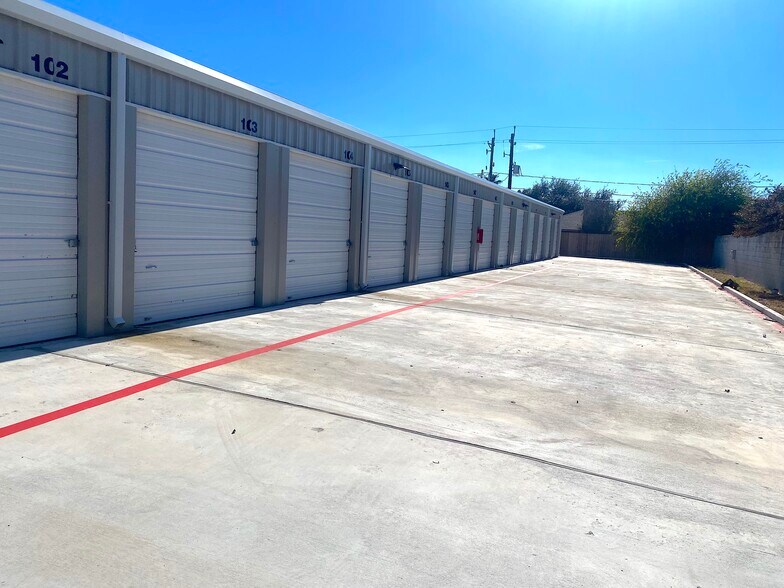 More Photos Of 5325 Yorktown Blvd, Corpus Christi Office For Sale
