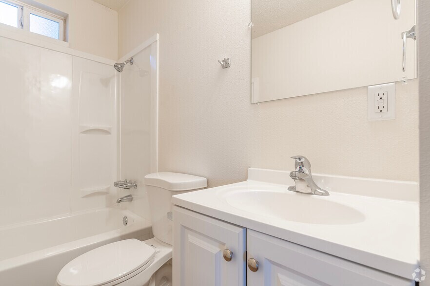 More Photos Of 2520 Hyacinth St NE, Salem Apartments For Sale