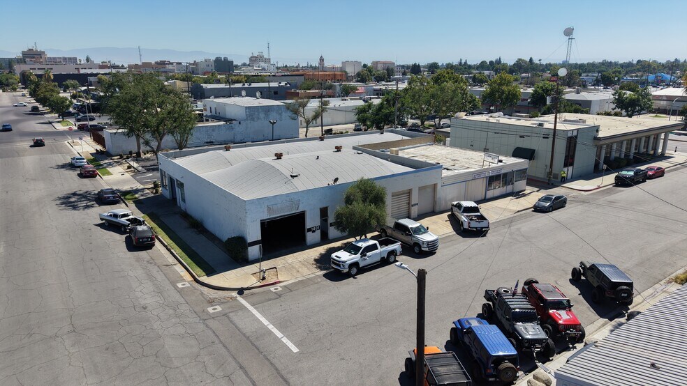 More Photos Of 1401-1411 25th St, Bakersfield Auto Repair For Sale