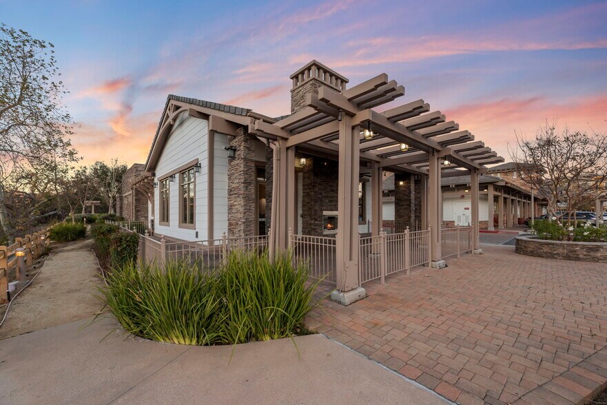 More Photos Of 29001 Canwood St, Agoura Hills Restaurant For Lease