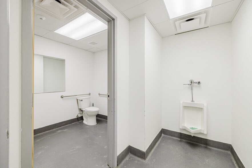 More Photos Of 1120 Hacienda Ranch Rd, Wells Truck Terminal For Lease