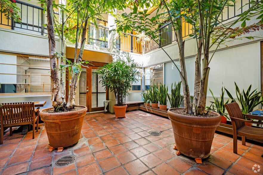 More Photos Of 520 S Sepulveda Blvd, Los Angeles Office For Lease