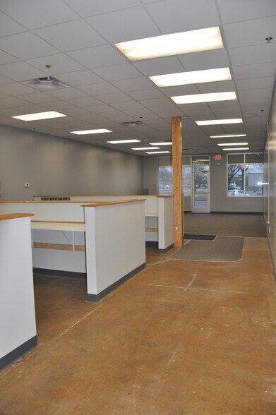 More Photos Of 609-621 Locust St, Monticello Storefront For Lease
