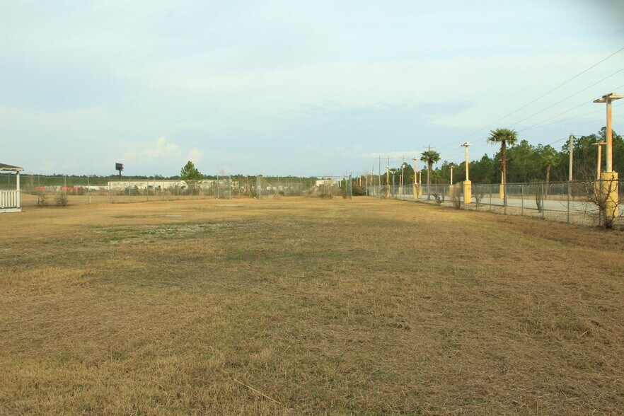 More Photos Of 9140 Canal Rd, Gulfport Light Distribution For Sale