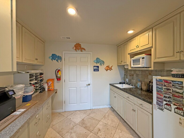 More Photos Of 1025 5th St, Novato Office For Sale