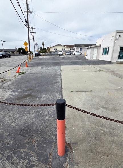 More Photos Of 2001 Freedom Blvd, Freedom Auto Dealership For Sale