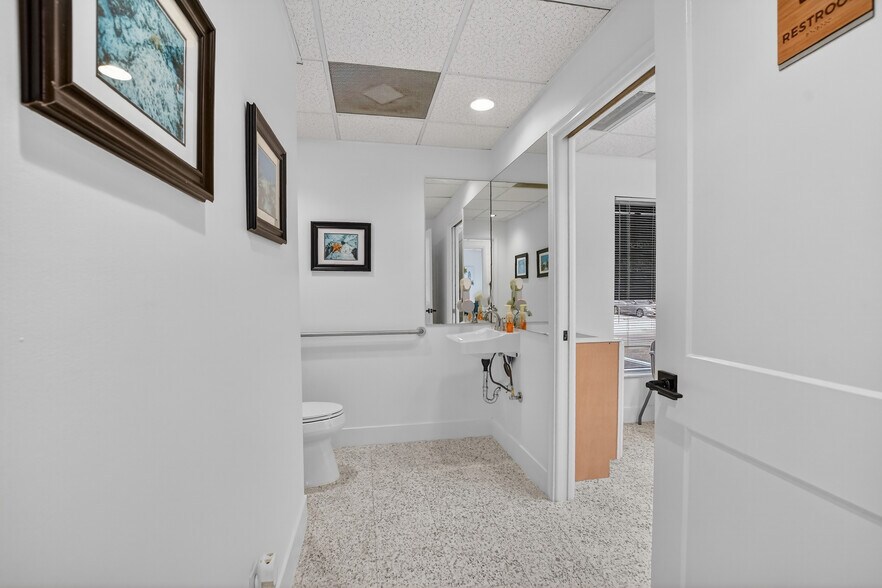 More Photos Of 665 SE 10th St, Deerfield Beach Medical For Sale