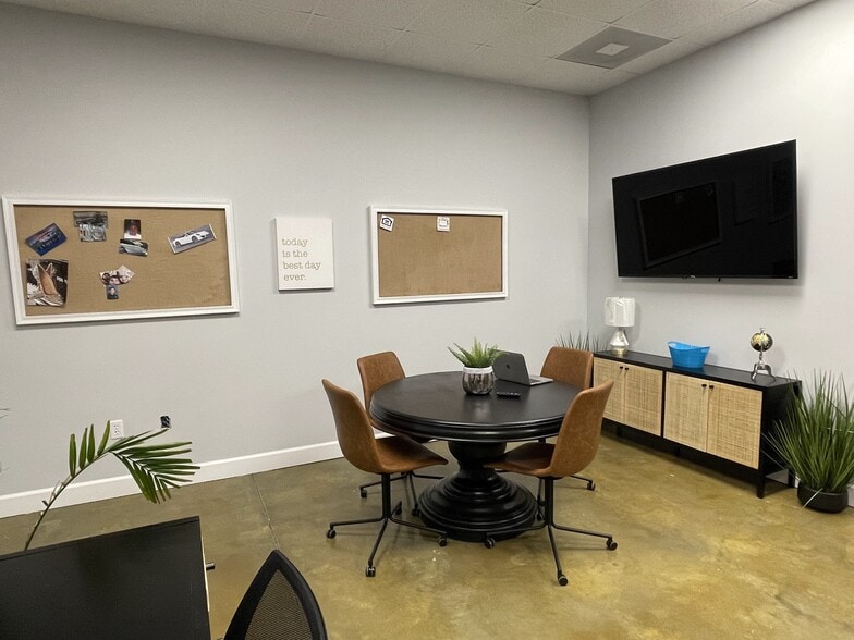 More Photos Of 8115 Waters Ave, Savannah Showroom For Sale