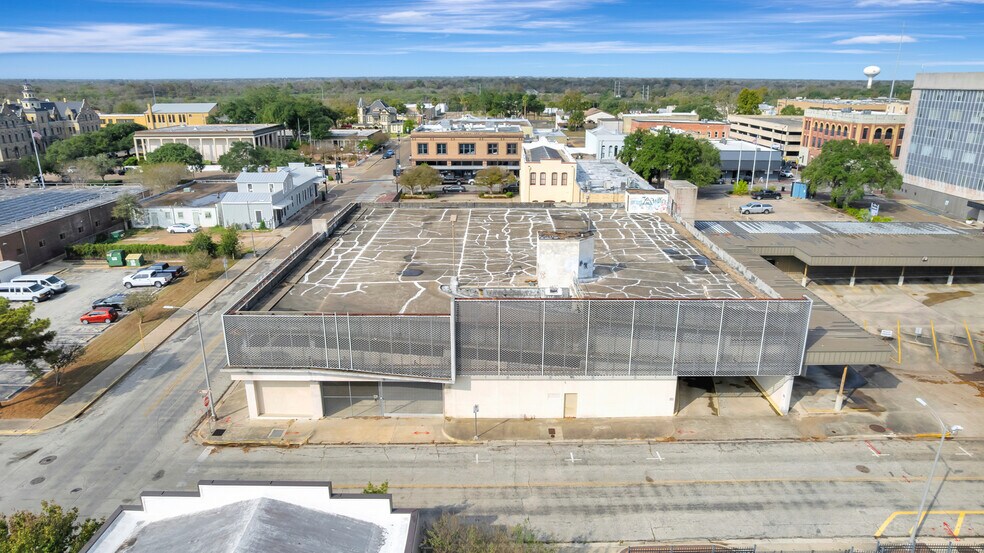 More Photos Of 120 S Main St, Victoria Office For Sale