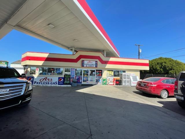 More Photos Of 1023 S 3rd Ave, Yakima Convenience Store For Sale