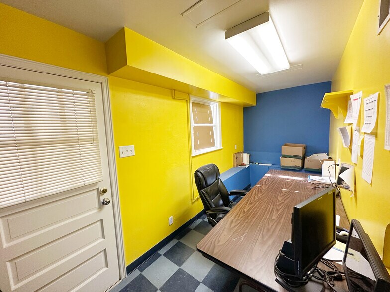 More Photos Of 825 E. Park Ave, Fairmont Office For Sale