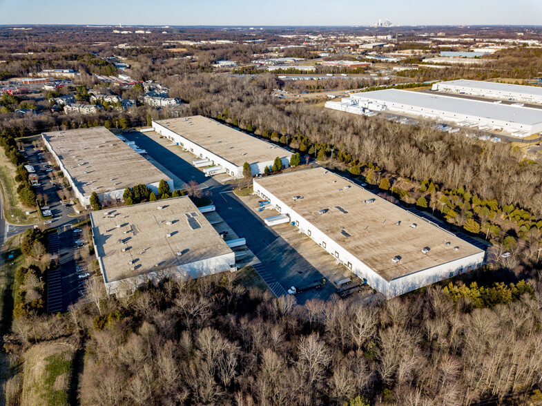 Primary Photo Of 13321 Carowinds Blvd, Charlotte Warehouse For Lease