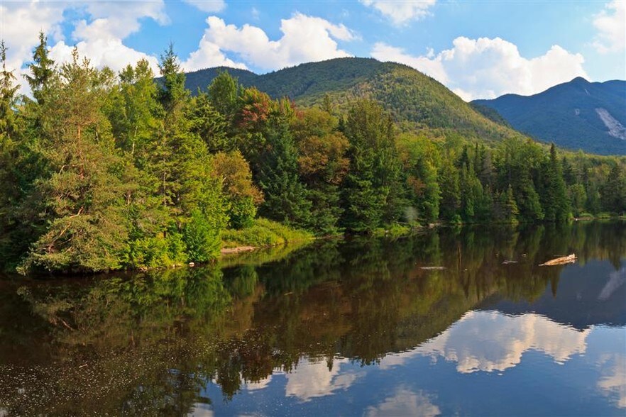 More Photos Of 565 Bay Rd, Queensbury Apartments For Lease