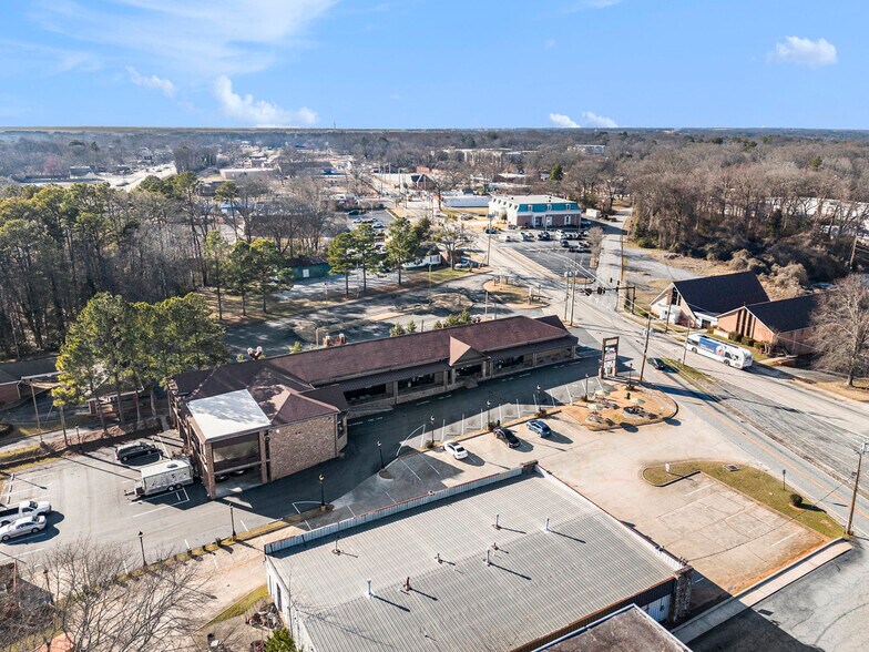 More Photos Of 1105 Main St, Forest Park Freestanding For Lease