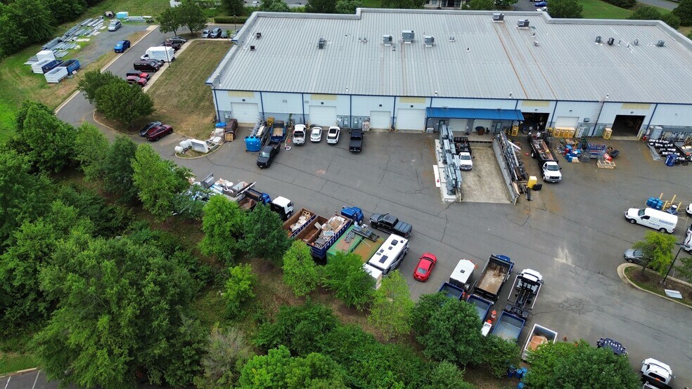 More Photos Of 7045-7073 Gateway Ct, Manassas Flex For Lease