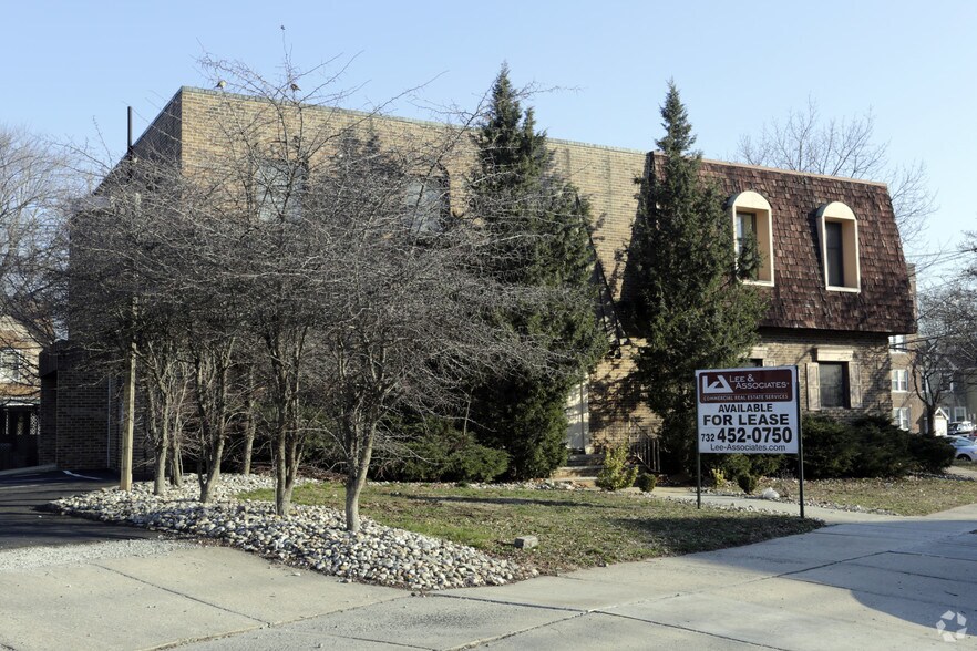 More Photos Of 100 Grove St, Elizabeth Medical For Lease