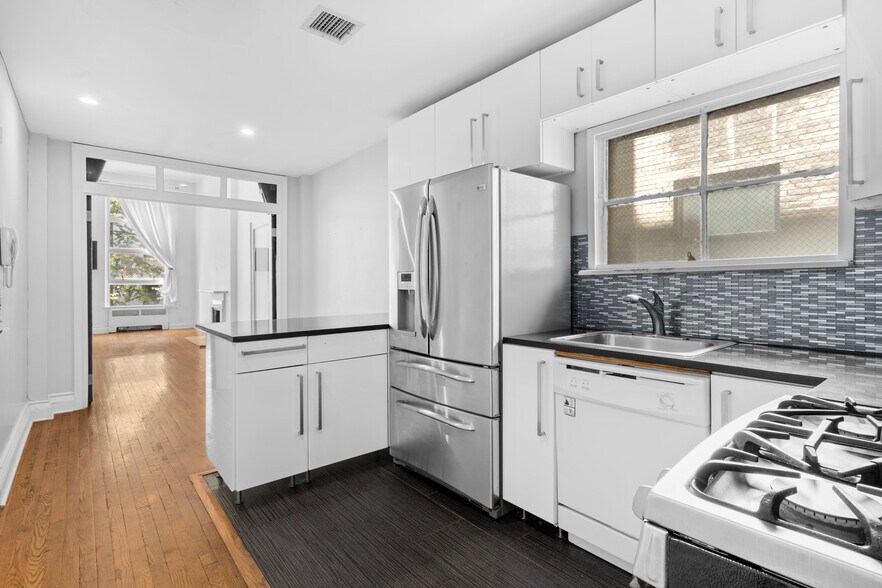 More Photos Of 33 W Ninth St, New York Apartments For Sale