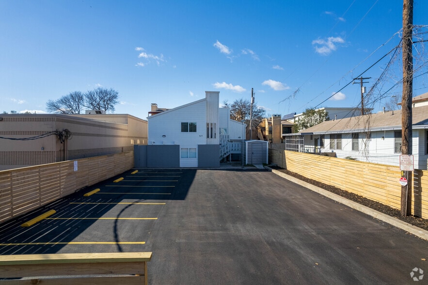 More Photos Of 927 E 41st St, Austin Office Residential For Lease