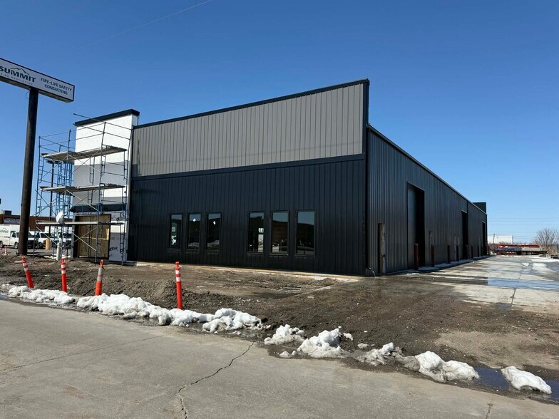 More Photos Of 3501 Main Ave, Fargo Flex For Lease