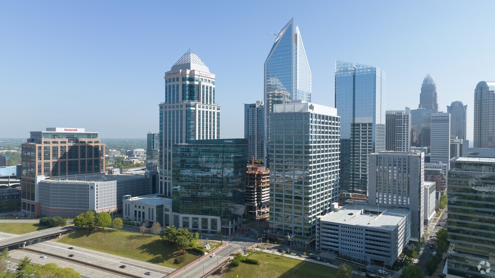 More Photos Of 600 S Tryon St, Charlotte Unknown For Lease
