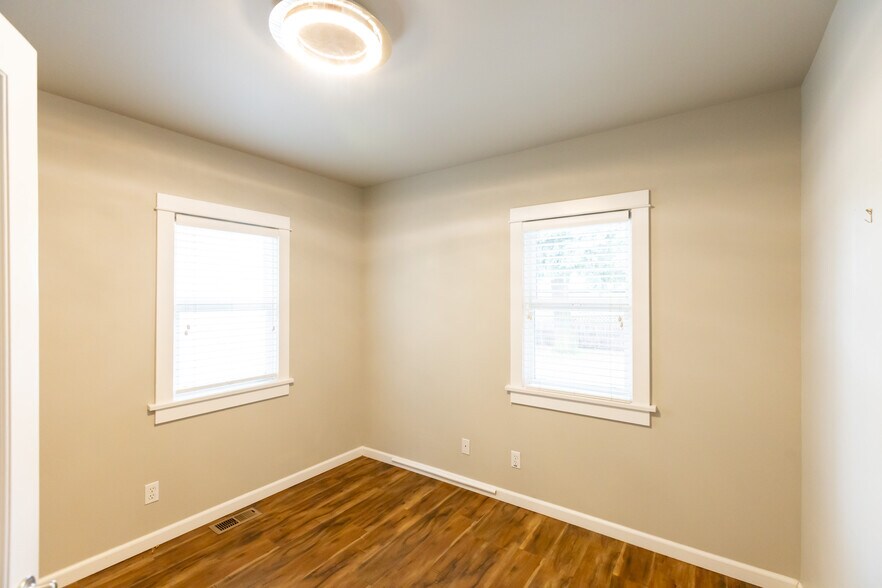 More Photos Of 1215 B St, Hood River Office For Sale