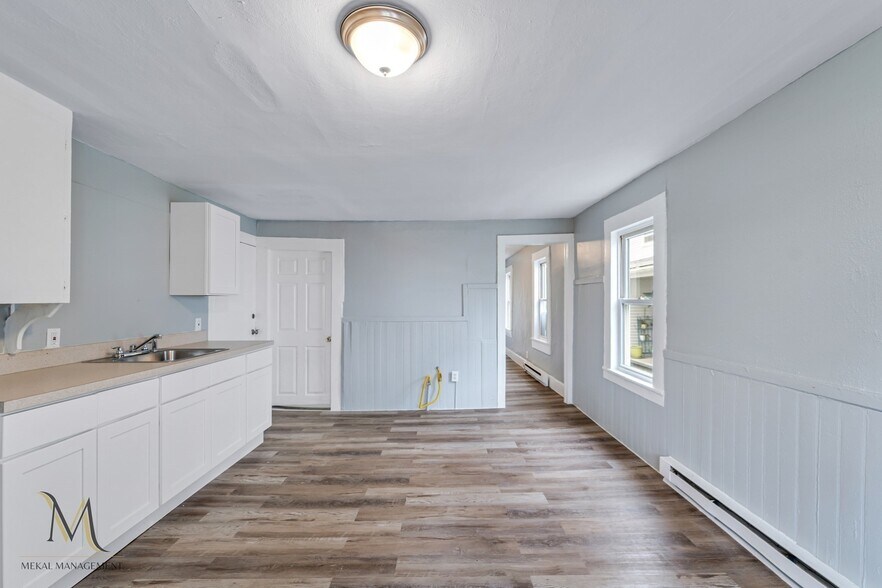 More Photos Of 95 School St, Chicopee Apartments For Sale