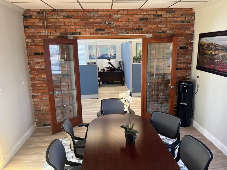 More Photos Of 1315 N Dixie Hwy, Lake Worth Office Residential For Sale