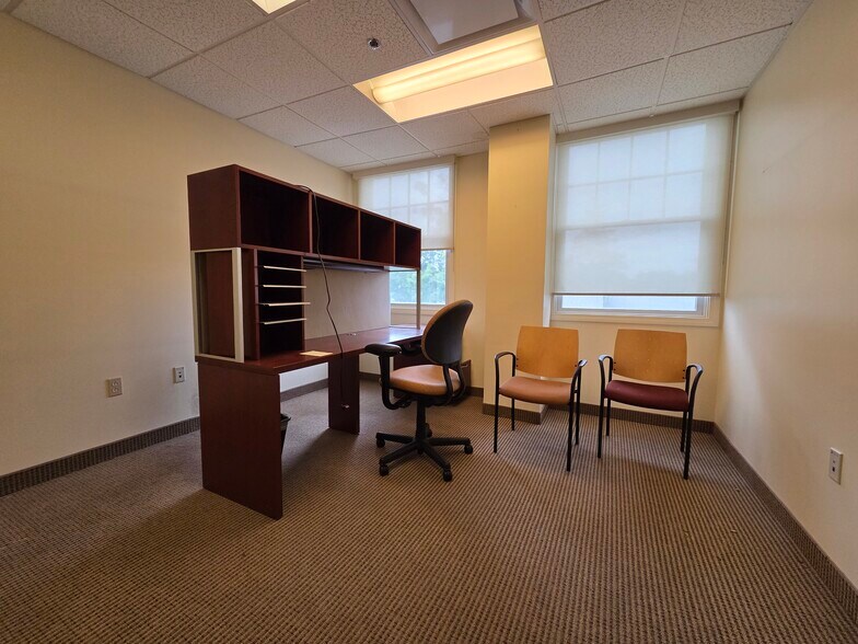 More Photos Of 575 Main St, Middletown Medical For Sale