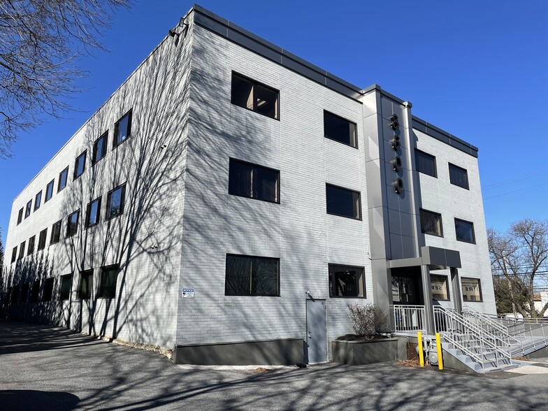 More Photos Of 8600 West Chester Pike, Upper Darby Township Office For Lease