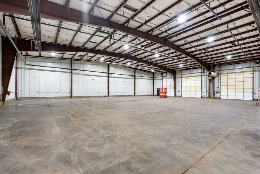 More Photos Of 2150 Victor Pl, Colorado Springs Distribution For Lease