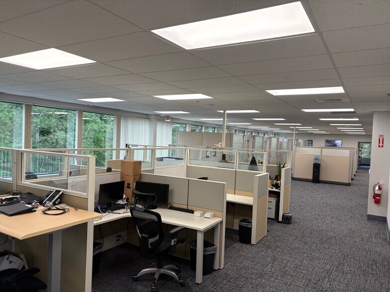 More Photos Of 201 Riverneck Rd, Chelmsford Office For Lease