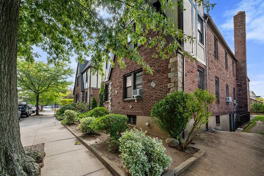 More Photos Of 4324 208th St, Bayside Apartments For Sale