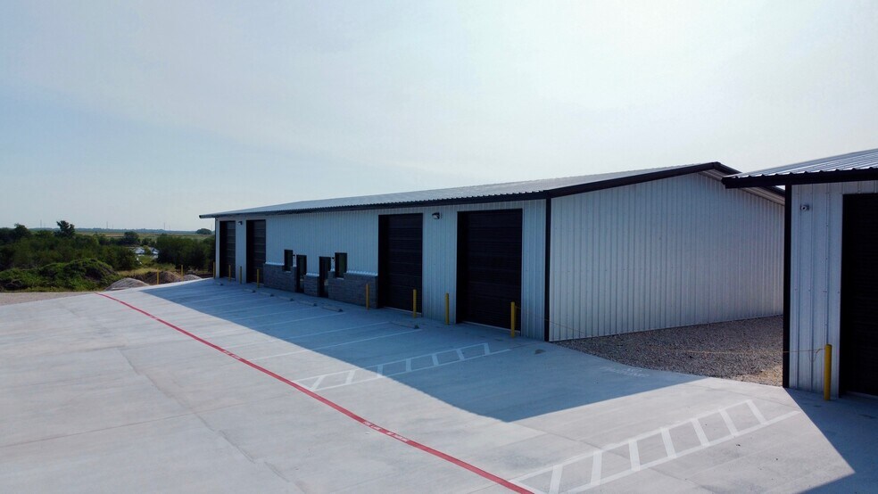 More Photos Of 1247 Watson E Ln, New Braunfels Warehouse For Lease