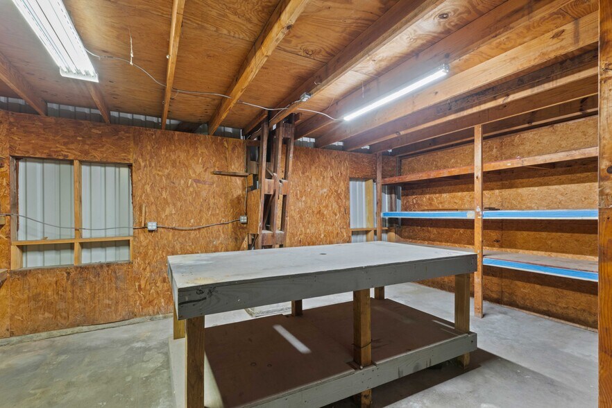 More Photos Of 1618 Callaway Dr, Alvin Warehouse For Lease