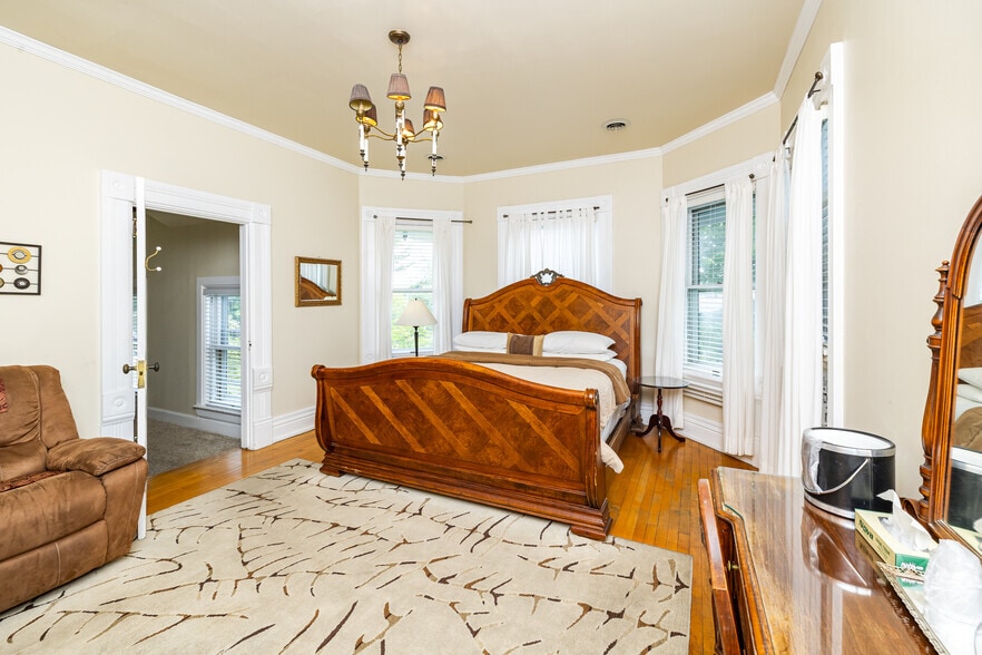 More Photos Of 910 River Rd, Wisconsin Dells Hotel For Sale