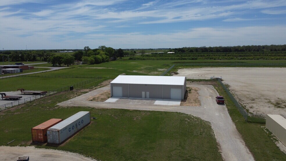 More Photos Of 490 Locust St, Whitesboro Industrial For Lease