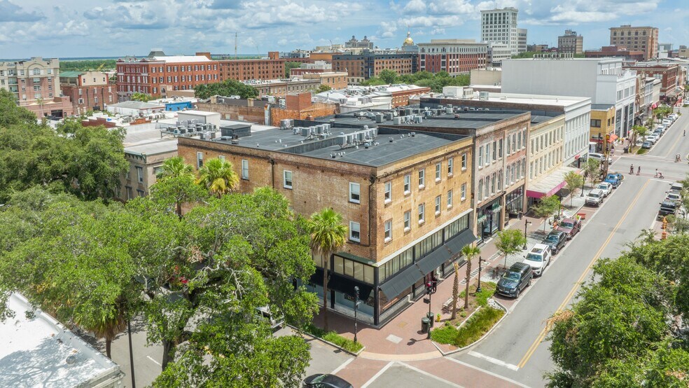 More Photos Of 322 W Broughton St, Savannah Storefront For Lease