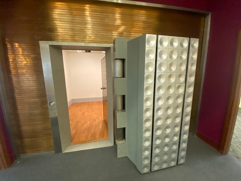 More Photos Of 156 Hanover St, Manchester Office For Sale