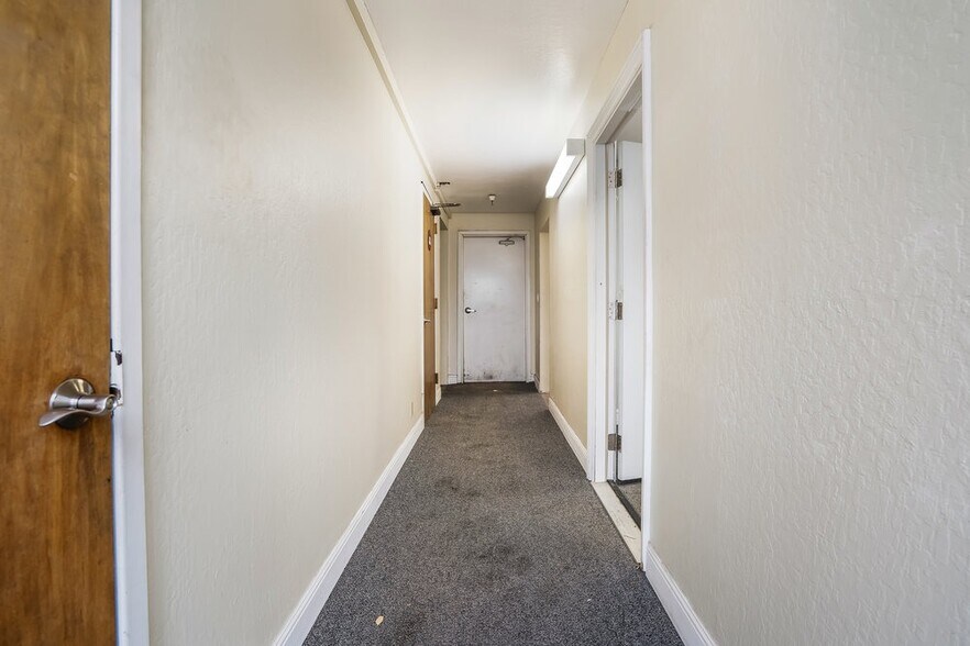 More Photos Of 255 Apollo Way, Hollister Warehouse For Lease