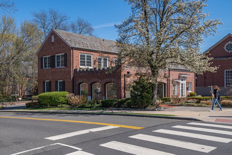 More Photos Of 117 Pondfield Rd, Bronxville Freestanding For Sale