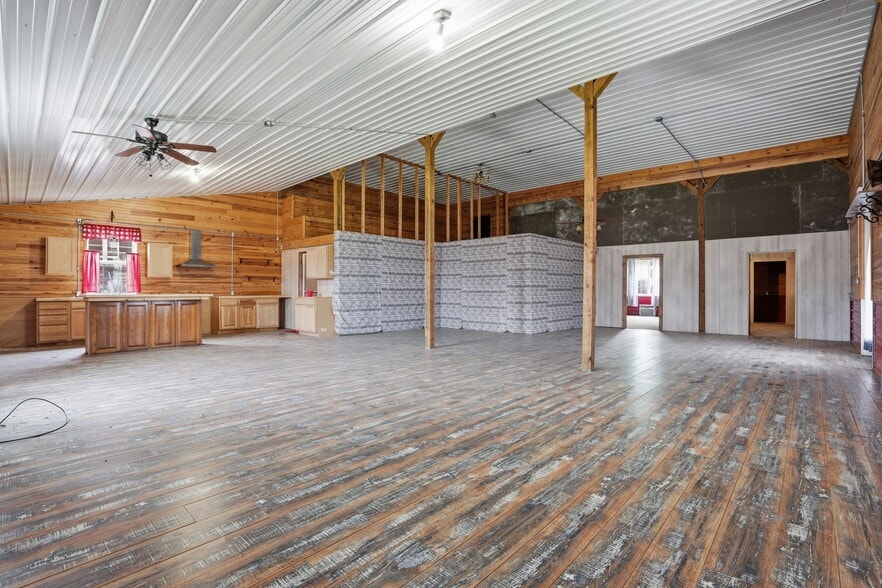 More Photos Of 113 S Wilder St, Chouteau General Retail For Sale