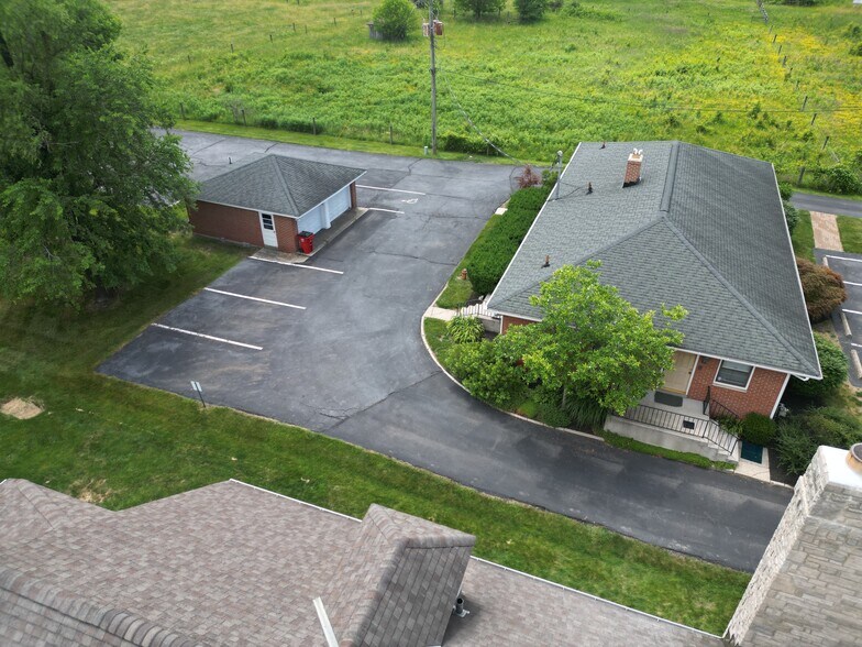 More Photos Of 2527 W Dublin Granville Rd, Columbus Veterinarian Kennel For Sale