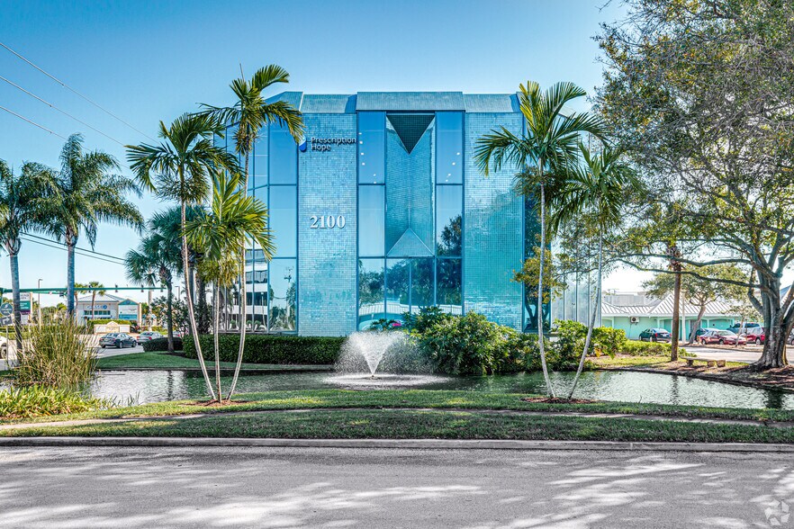 More Photos Of 2100 SE Ocean Blvd, Stuart Medical For Lease