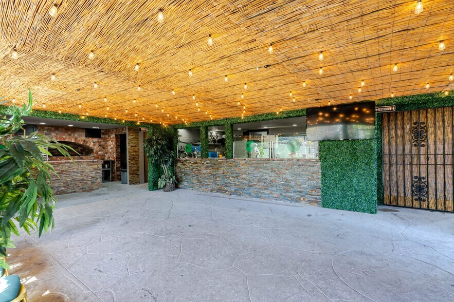 More Photos Of 6500 Foothill Blvd, Tujunga Restaurant For Sale